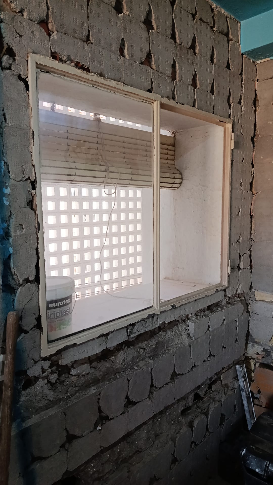 Preparación de huecos de ventanas en Mairena del Aljarafe